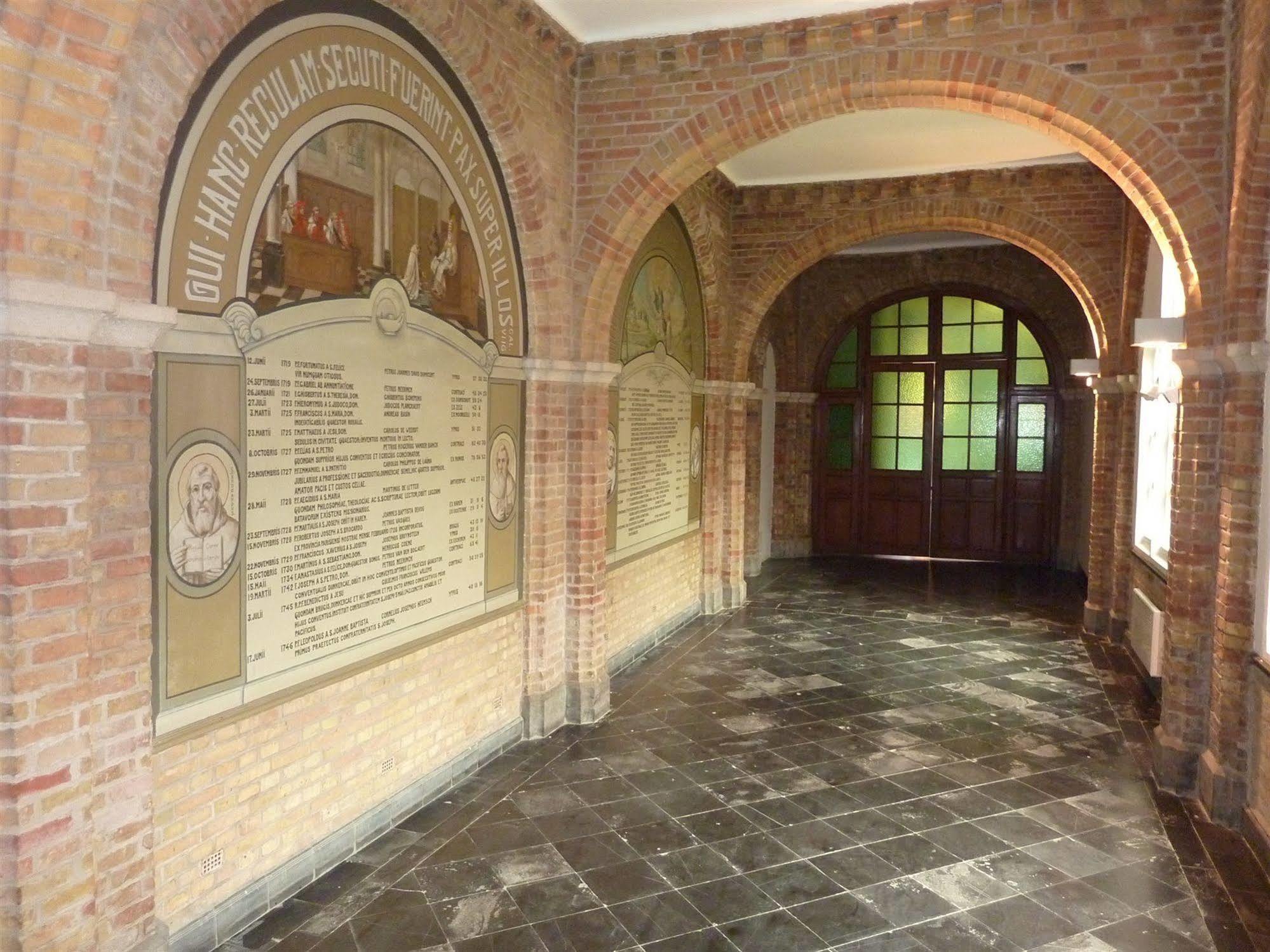 Albertushof Ieper Buitenkant foto